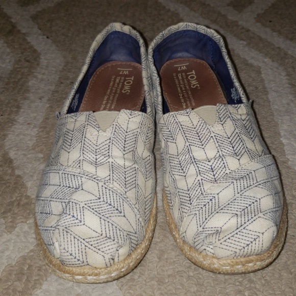 Toms Shoes - TOMS Canvas Stitched Arrow Patterned Size 7 Shoes